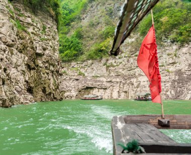 turistler Kano tarafından üzerinde yangtze Nehri Yolculuk