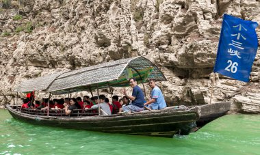 turistler Kano tarafından üzerinde yangtze Nehri Yolculuk
