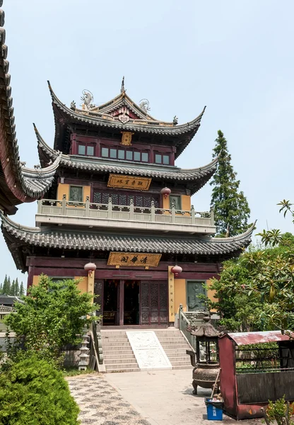 传统的多层次中国修道院 — 图库照片