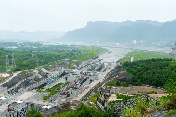 Üç Boğaz Barajı görünümünü Çin yangtze Nehri üzerinde — Stok fotoğraf