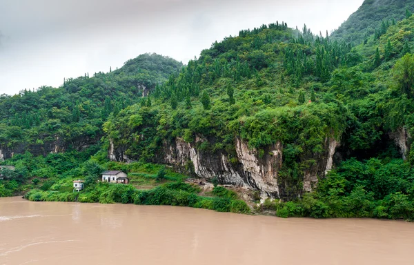 在长江上乘船旅行 — 图库照片