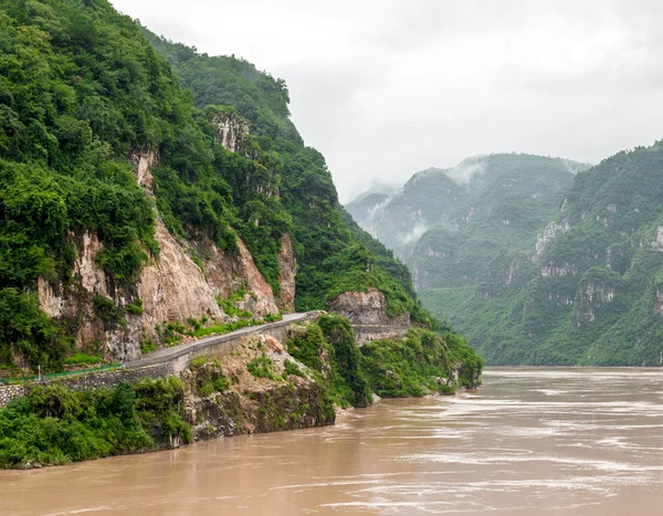 Путешествие по реке Янцзы — стоковое фото