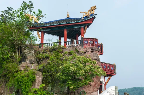 Roof of a house with dragon — Stock Photo, Image