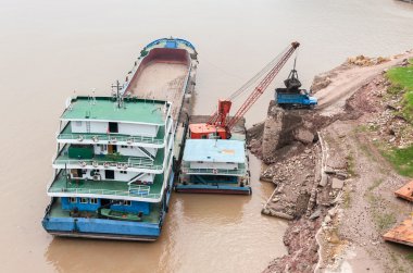 Kargo gemisi kaldırılır