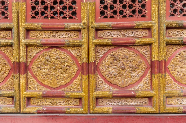 Фрагмент китайской двери — стоковое фото