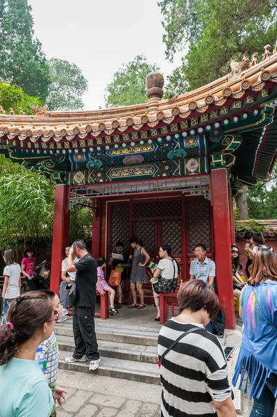 Paviljong i den trädgården — Stockfoto