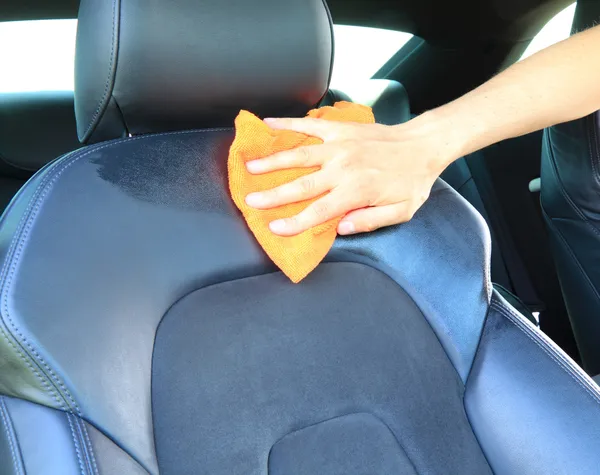 Cleaning the car seat — Stock Photo, Image