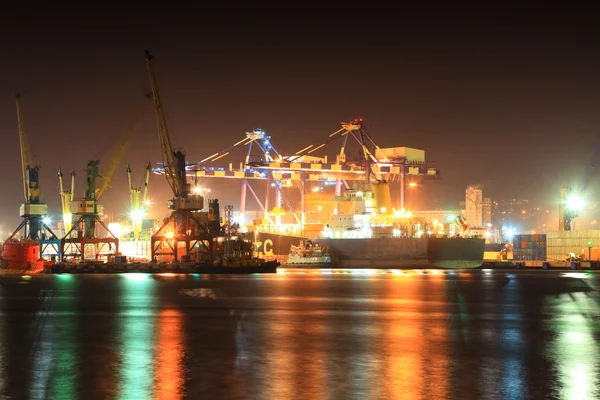 Puerto marítimo por la noche —  Fotos de Stock