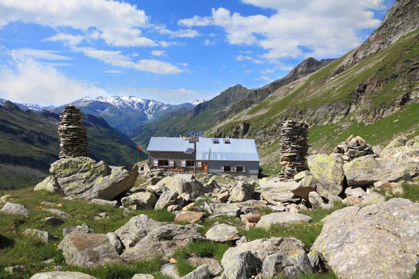 Alpine hut — Stockfoto