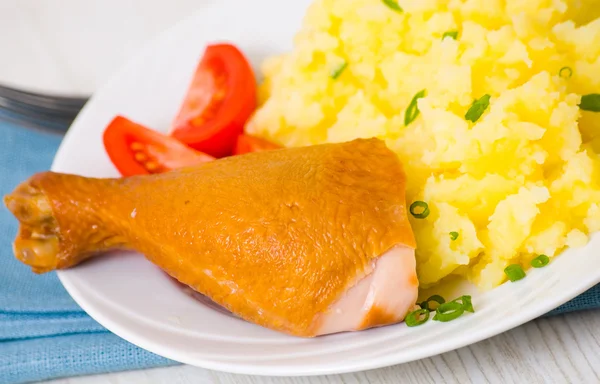 Chicken and mashed potato — Stock Photo, Image