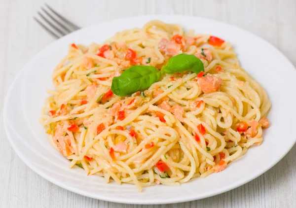 Pasta con salmone — Foto Stock