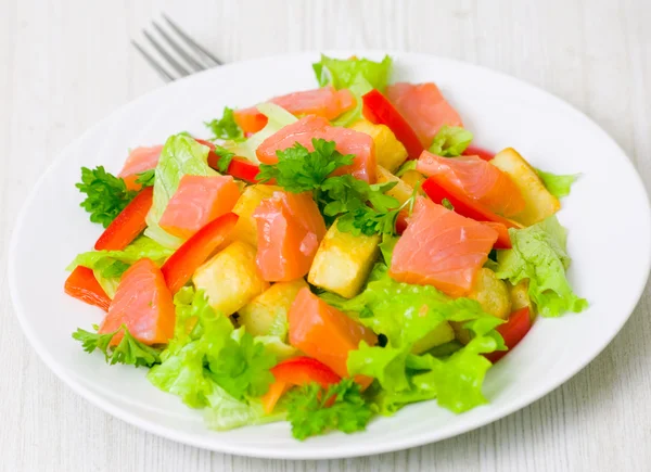 Potato salad with smoked salmon — Stock Photo, Image