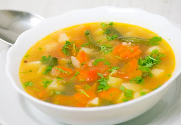 Sopa de verduras frescas — Foto de Stock