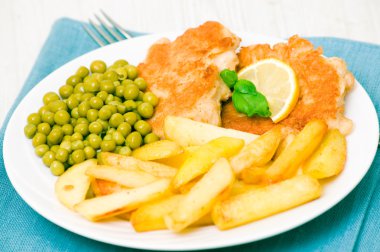 Bezelyeli balık ve patates kızartması