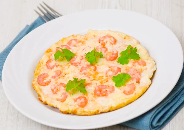 Omelet with shrimp and cheese — Stock Photo, Image