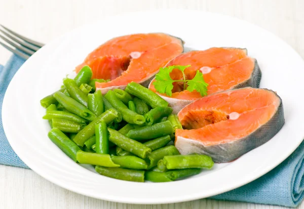 Salmon with green bean — Stock Photo, Image