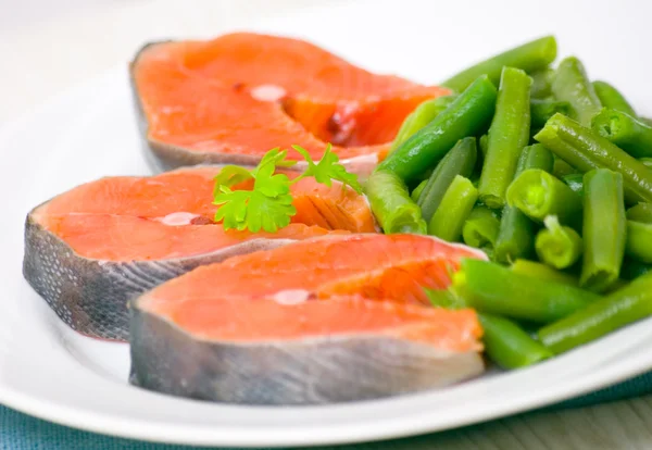 Salmon with green bean — Stock Photo, Image