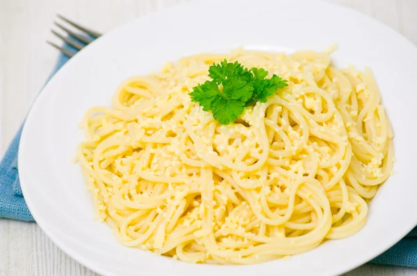 Spaghetti with cheese — Stock Photo, Image