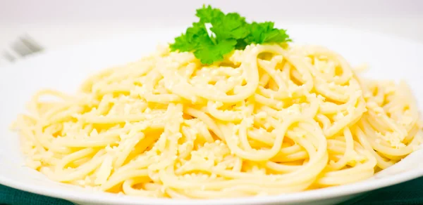 Espaguetis con queso — Foto de Stock