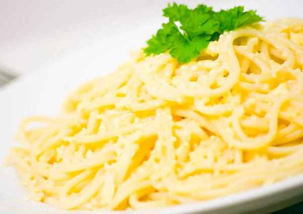 Spaghetti met kaas — Stockfoto