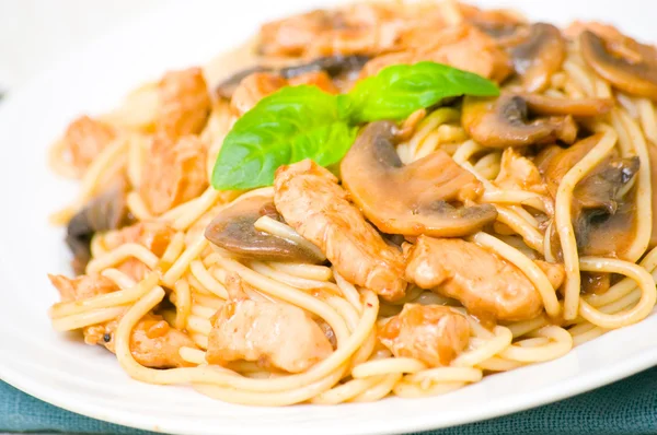 Chicken breast and mushrooms with pasta — Stock Photo, Image