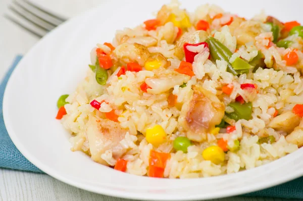 Arroz com legumes e peixe — Fotografia de Stock