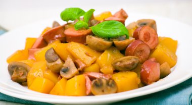 patates mantar ve sosis