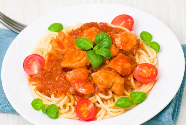 Pasta with chicken breast in tomato sauce — Stock Photo, Image