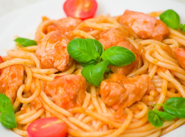 Pasta with chicken breast in tomato sauce — Stock Photo, Image
