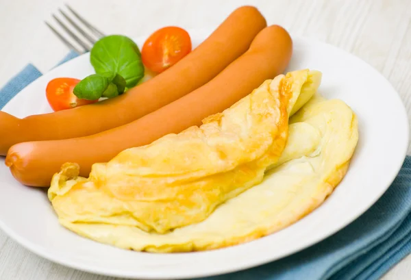 Omelete com salsicha — Fotografia de Stock