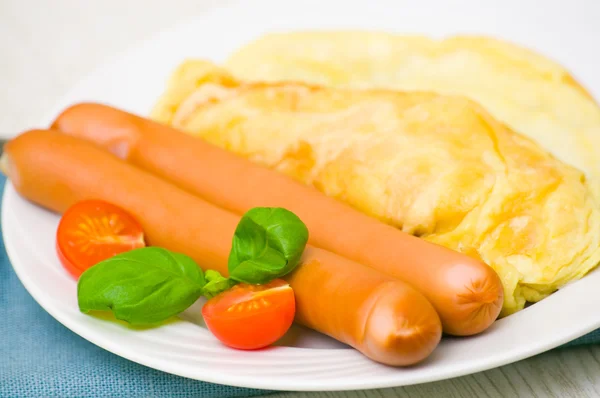 Omelet with sausage — Stock Photo, Image