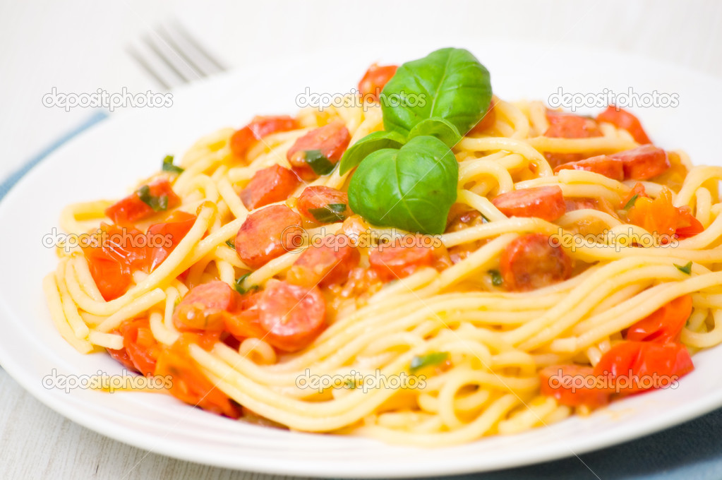 spaghetti with smoked sausage and vegetables