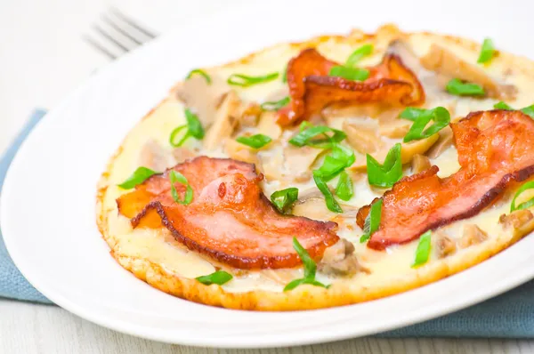 Omelet with bacon and mushrooms — Stock Photo, Image