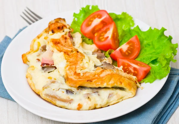 Omelet with bacon and mushrooms — Stock Photo, Image