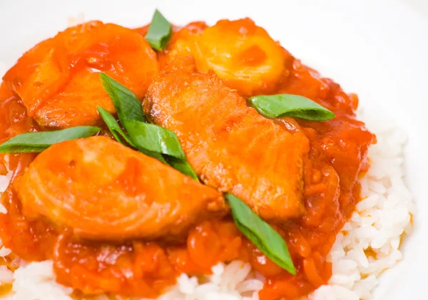 Pescado con verduras y arroz —  Fotos de Stock