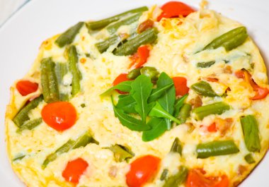 omlet fasulye, domates ile