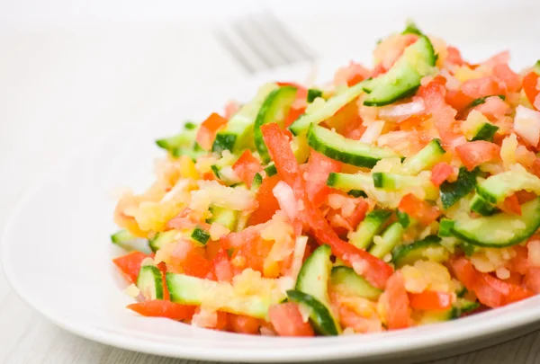 Tabakta taze sebze salatası — Stok fotoğraf