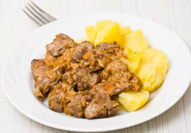 patates ile krema Soslu Tavuk ciğeri