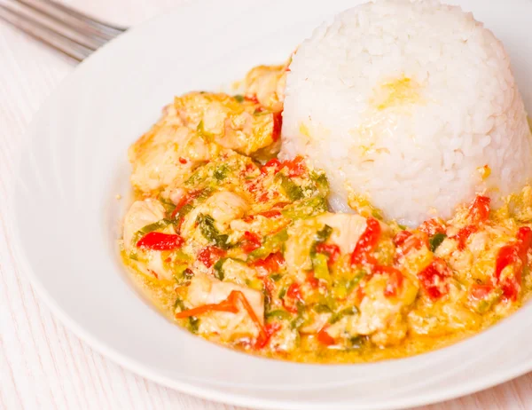 Poitrine de poulet avec riz et légumes — Photo