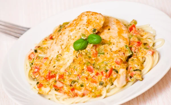 Chicken Breast with spaghetti and vegetable sauce — Stock Photo, Image