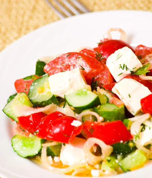 Salade fraîche dans une assiette — Photo