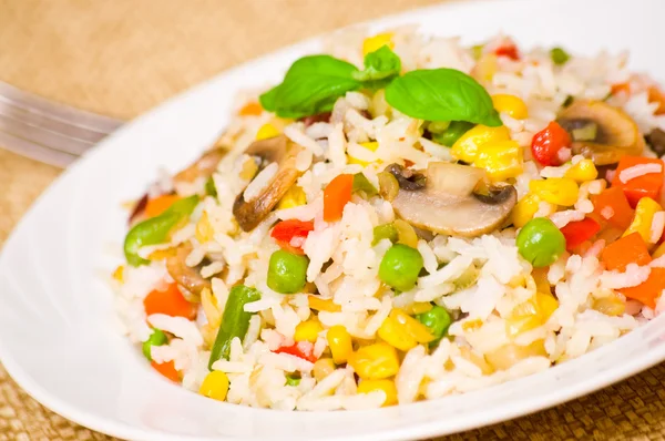 Arroz com cogumelos e legumes — Fotografia de Stock