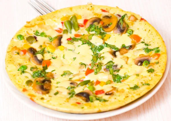 Omelette mit Pilzen und Gemüse — Stockfoto