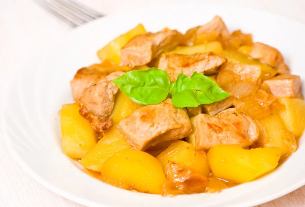 Carne con patata —  Fotos de Stock