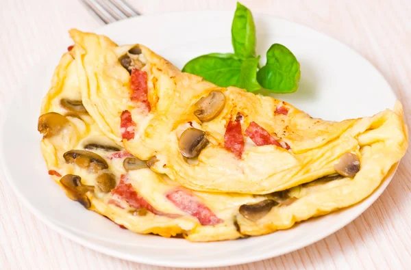 Omelet with mushrooms and salami — Stock Photo, Image