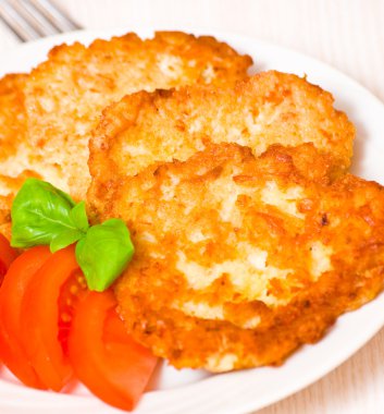 Tavuk patates tava keki