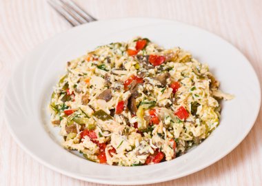 tavuk, mantar, yumurta, peynir, sebze salatası