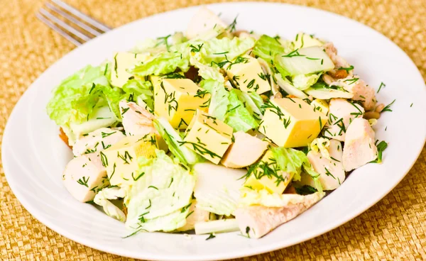 Plaat met verse caesar salade — Stockfoto