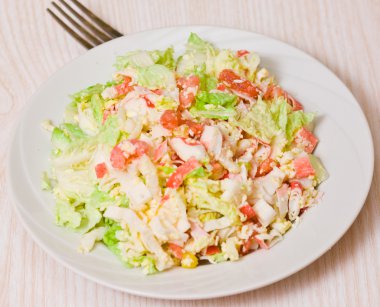 Karides ve sebzeli taze salata.