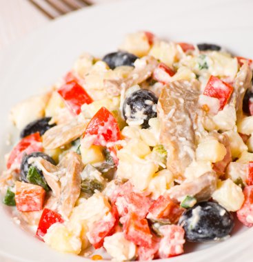 mantar ve zeytin taze sebze salatası